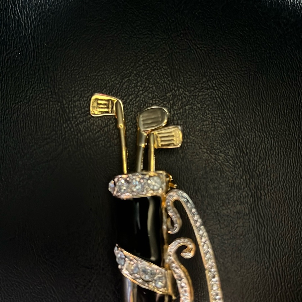 Vintage Golf Bag Brooch Pin
Gold Tone Clubs with Crystals on Black Enamel Bag - Picture 2 of 5